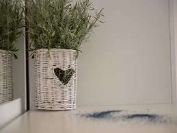 Spacious Apartment With Swimming Pool and Jacuzzi, Sea View