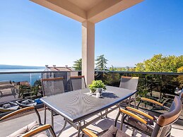 Spacious Apartment With Swimming Pool and Jacuzzi, Sea View