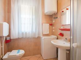 Cozy Holiday Home in Rosolina near Sea Beach