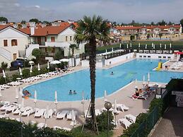 Cozy Holiday Home in Rosolina near Sea Beach