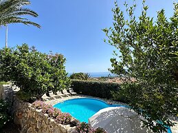 Spacious Apartment With Communal Pool Near the Sea