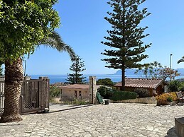 Spacious Apartment With Communal Pool Near the Sea