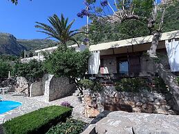 Spacious Apartment With Communal Pool Near the Sea