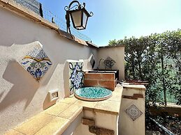 Spacious Apartment With Communal Pool Near the Sea