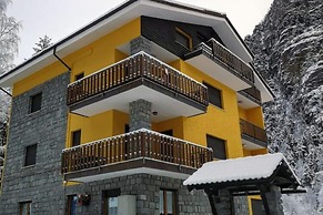 Serene Chalet in Antey-Saint-André near Ski Area