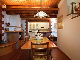 Belvilla by OYO Stunning Villa With Swimming Pool