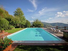 Belvilla by OYO Stunning Villa With Swimming Pool