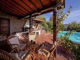 Belvilla by OYO Stunning Villa With Swimming Pool