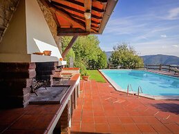 Belvilla by OYO Stunning Villa With Swimming Pool