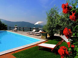 Belvilla by OYO Stunning Villa With Swimming Pool