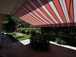 Belvilla by OYO Cherry House