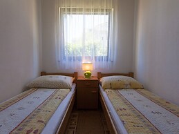 Apartment in Vantacici Near the Sea