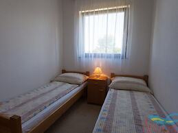 Apartment in Vantacici Near the Sea