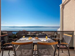 Gorgeous Home With Swimming Pool, Hot Tub & Sea View