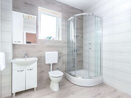 Gorgeous Home With Swimming Pool, Hot Tub & Sea View