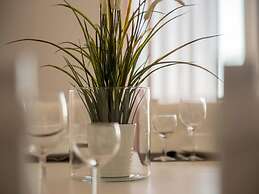 Gorgeous Home With Swimming Pool, Hot Tub & Sea View