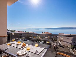 Gorgeous Home With Swimming Pool, Hot Tub & Sea View