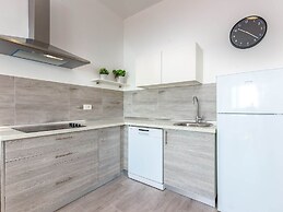 Gorgeous Home With Swimming Pool, Hot Tub & Sea View