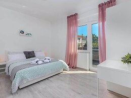 Gorgeous Home With Swimming Pool, Hot Tub & Sea View