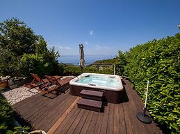 Luxurious Holiday Home in Makarska with Hot Tub