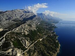 Luxurious Holiday Home in Makarska with Hot Tub