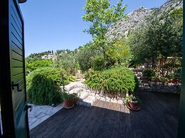 Luxurious Holiday Home in Makarska with Hot Tub