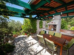 Luxurious Holiday Home in Makarska with Hot Tub