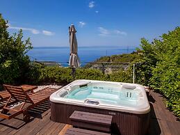 Luxurious Holiday Home in Makarska with Hot Tub
