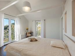 Luxurious Holiday Home in Makarska with Hot Tub