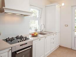 Luxurious Holiday Home in Makarska with Hot Tub