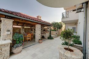 Modish Apartment in Murter with Hot Tub