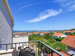 Modish Apartment in Murter with Hot Tub