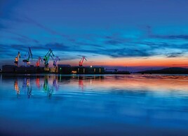 Modish Apartment in Murter with Hot Tub