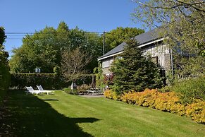 Cottage With Foosball & Garden