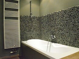 Charming Cottage in Jehonvil With View