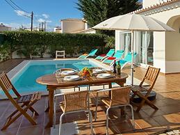 Elegant Villa in Carvoeiro With Swimming Pool