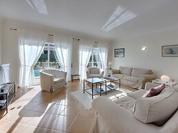 Villa in Carvoeiro With Swimming Pool