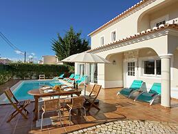 Villa in Carvoeiro With Swimming Pool