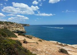 Villa in Carvoeiro With Swimming Pool
