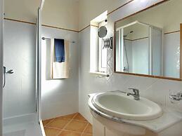 Villa in Carvoeiro With Swimming Pool