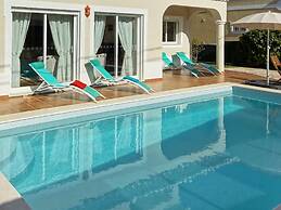 Villa in Carvoeiro With Swimming Pool