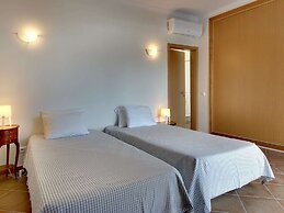 Villa in Carvoeiro With Swimming Pool