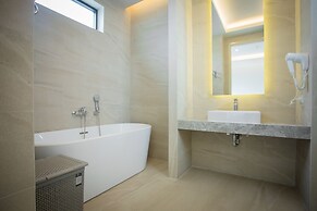 Gold Chariot Pool Villa