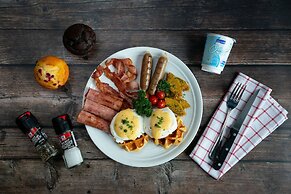 Gold Chariot Pool Villa