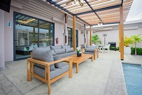 Gold Chariot Pool Villa