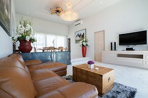 Gold Chariot Pool Villa