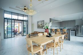 Gold Chariot Pool Villa