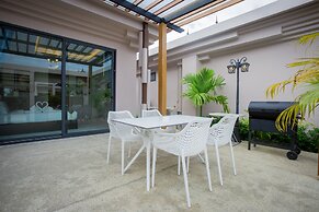 Gold Chariot Pool Villa