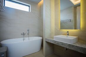 Gold Chariot Pool Villa