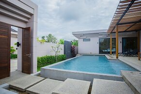 Gold Chariot Pool Villa